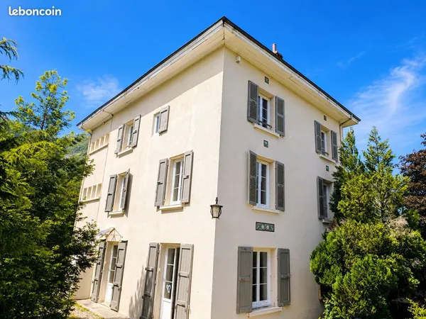 Appartement T4 duplexen plateau avec jardin, 2 parkings et cave