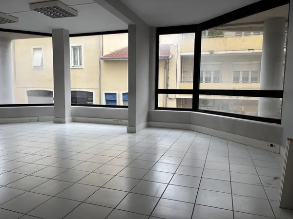 Local professionnel 97 m²