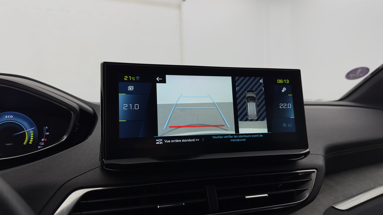 Peugeot 3008 Hybrid 225 e-EAT8 — photo 25
