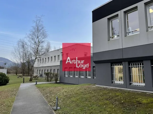 Local d'activité 1999 m²