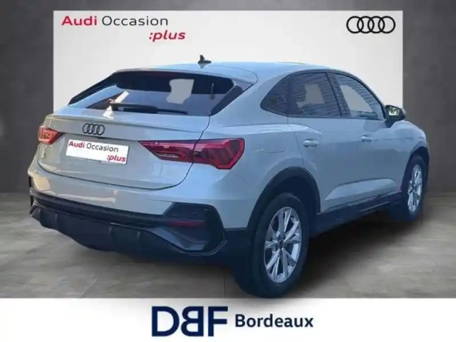 Audi Q3 35 tfsi 150 ch s tronic 7 s line — photo 5