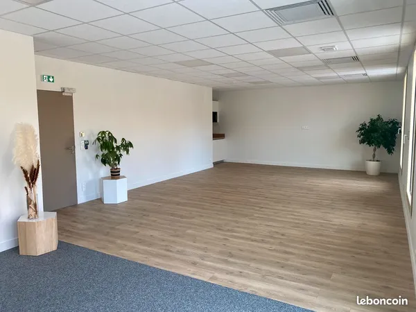 Bureau privatif moderne - 78 m² - Annecy Pringy