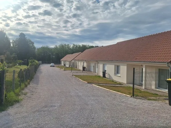 À louer - Pavillon récent 90 m² - 2 chambres - Garage - Jardin - Tillenay