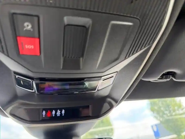 Peugeot 408 phev 180 e-eat8 — photo 25