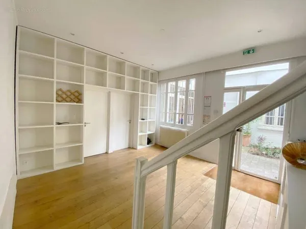 Boulogne-Billancourt, dans petite copropriété de charme articulée autour d'une cour pavée, Corpimmo 