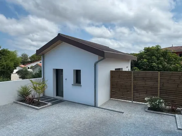 Studio meublé 25 m² avec terrasse et parking privé - Anglet - Bail étudiant