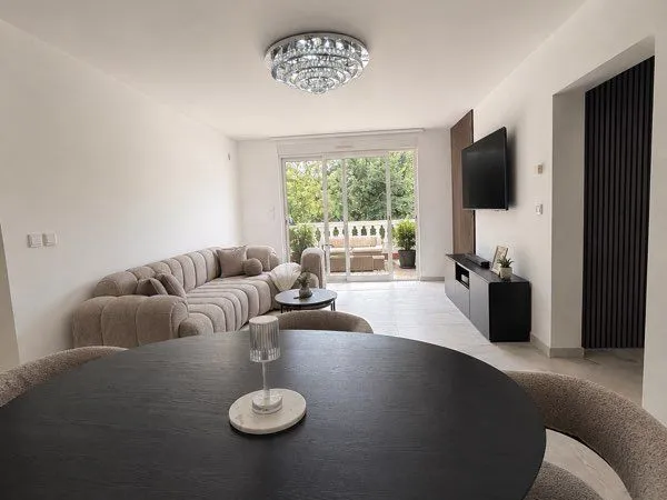 Magnifique F3 rénové 66 m² - Terrasse - Parking sous-sol - Cave - DPE C