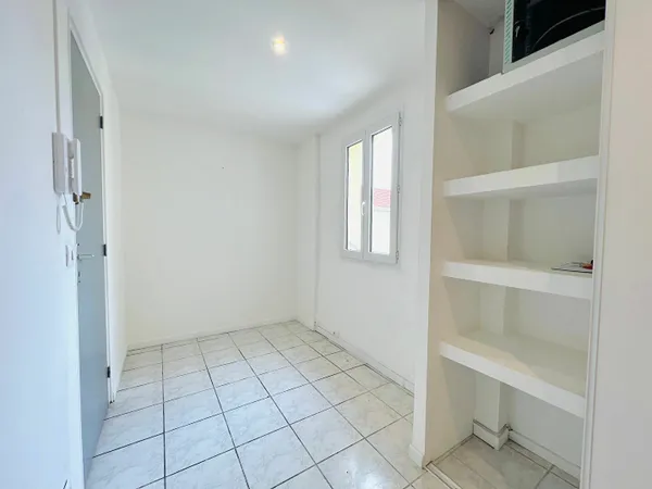 BOBIGNY - BUREAU D'AVOCAT - 10,50 m2