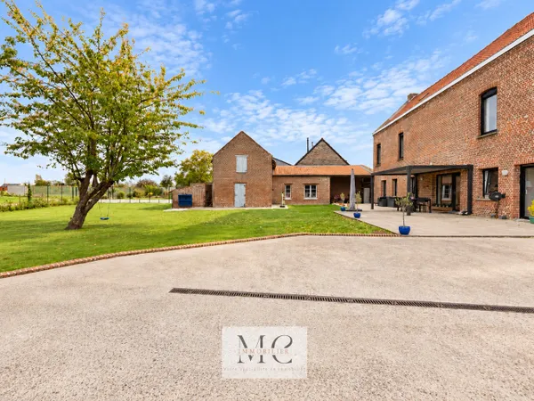 Maison de caractère CUINCHY 235 m2 - 5 chambres - dépendance