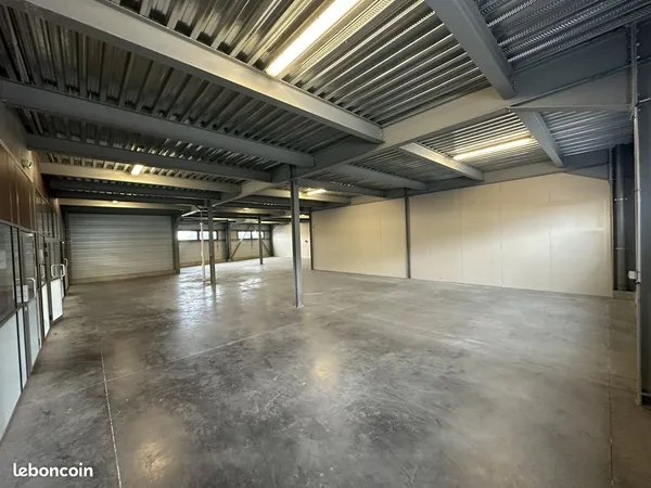 Local 376 m² Fréjus