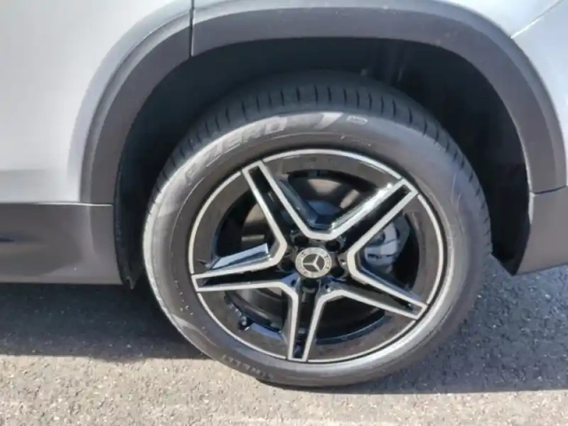 Mercedes Glb 200 d amg line — photo 9