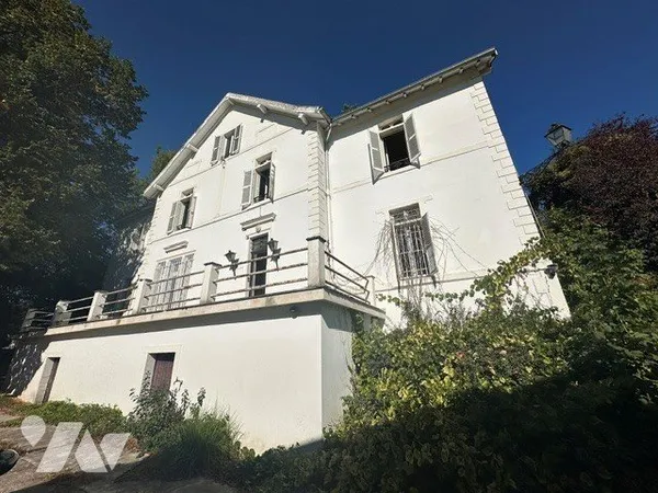 PAGNY-SUR-MOSELLE Maison bourgeoise de 280 m² habitable du 19ème siècle sur une parcelle de 3159 m²