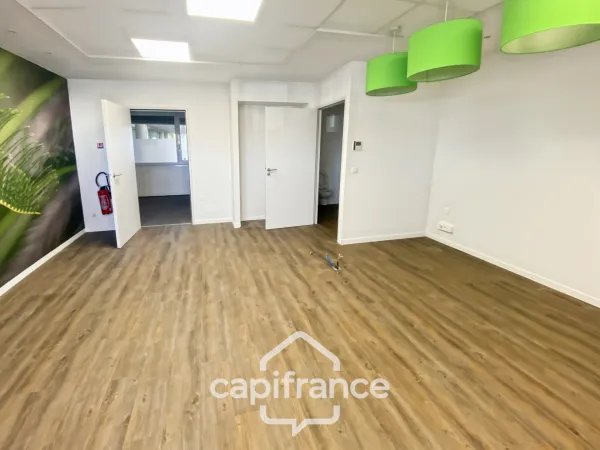 Bureau 4 pièces 90 m²