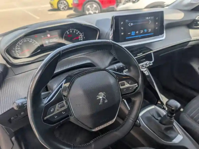 Peugeot 208 puretech 100 s&amp;s bvm6 — photo 3
