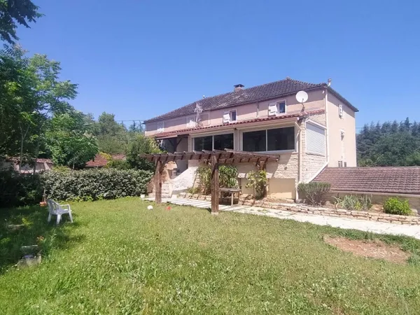 Charmante maison de village en pierre rénovée