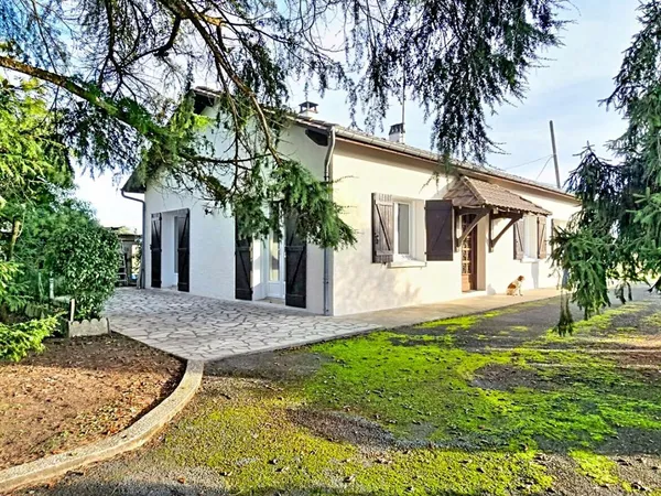 Maison avec double garage , parc