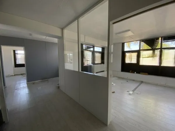 Bureau 96 m²