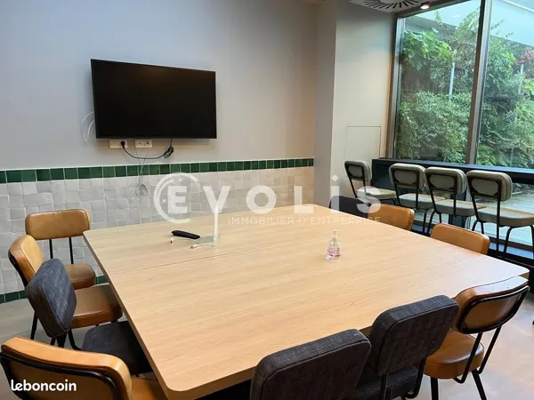 Bureaux 723 m²