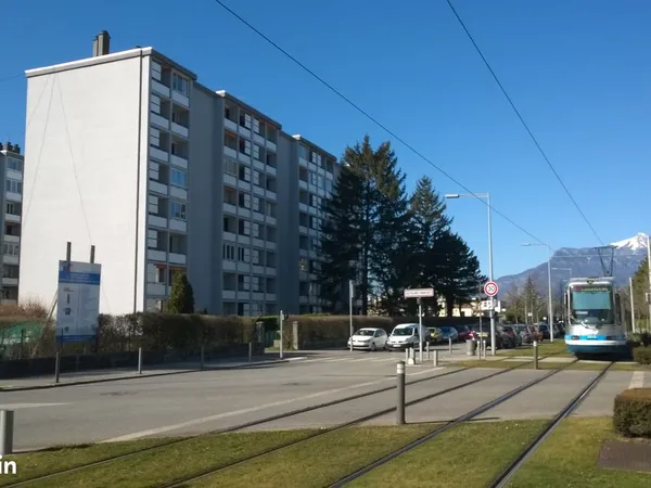 Loue F5 87m² proche Grenoble écoles tram commerces