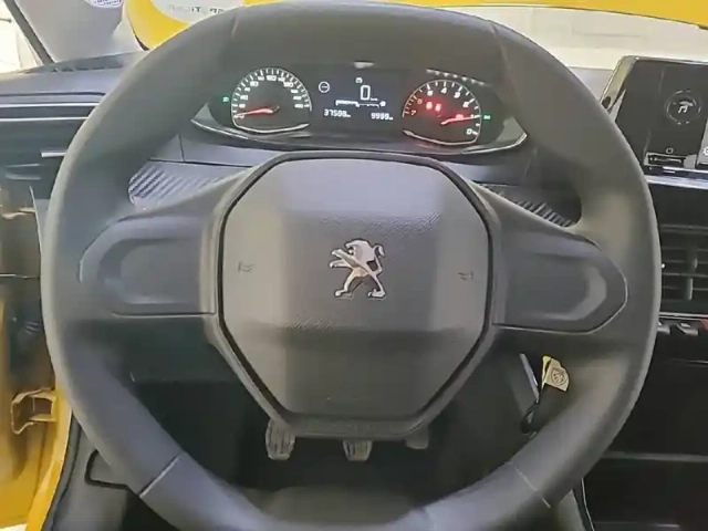 Peugeot 208 puretech 75 s&amp;s bvm5 — photo 10
