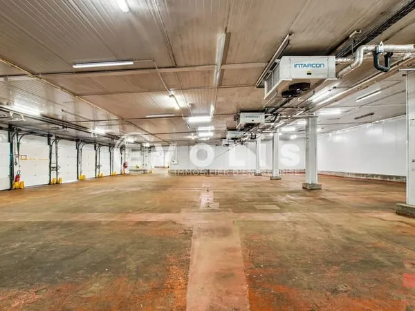 Entrepôts - A LOUER - 3 369 m² non divisibles