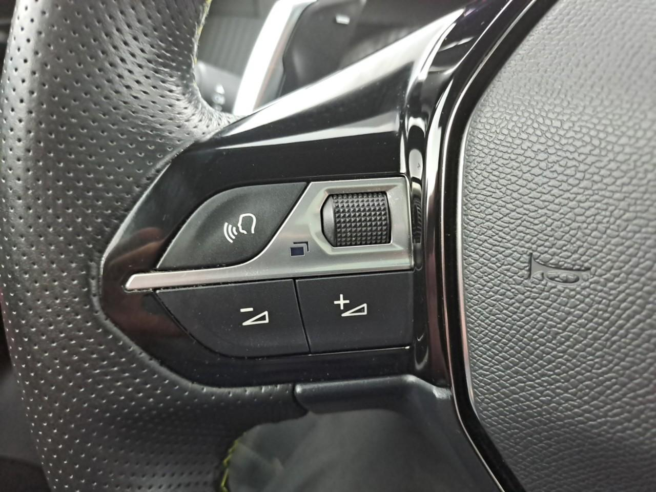 Peugeot 2008 puretech 130 s&s eat8 gt — photo 31