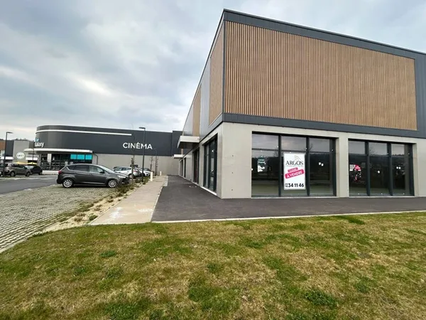 Local commercial 319 m²