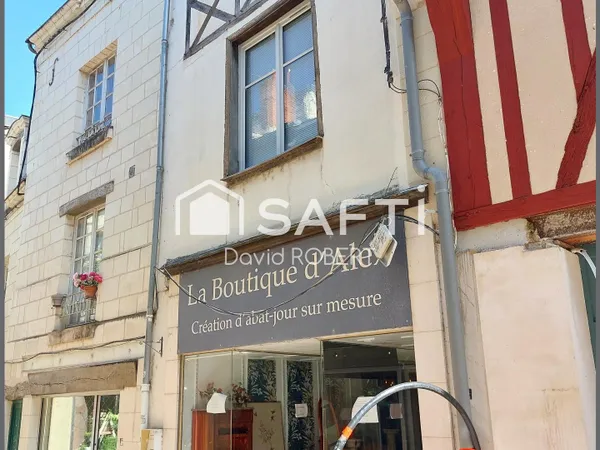 Immeuble avec boutique et 2 étages aménageables