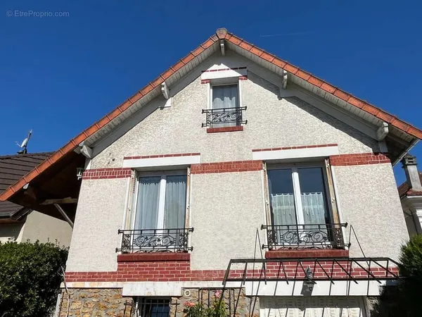 Maison avec beau terrain