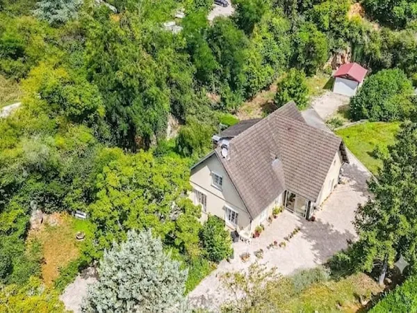 Maison 9 pièces 331 m²