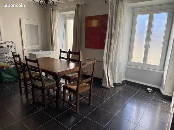 Maison briarde avec dépendances et grand terrain