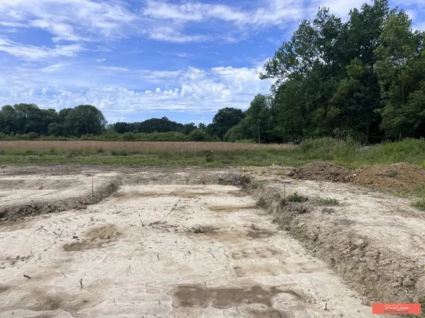 TERRAIN À BÂTIR