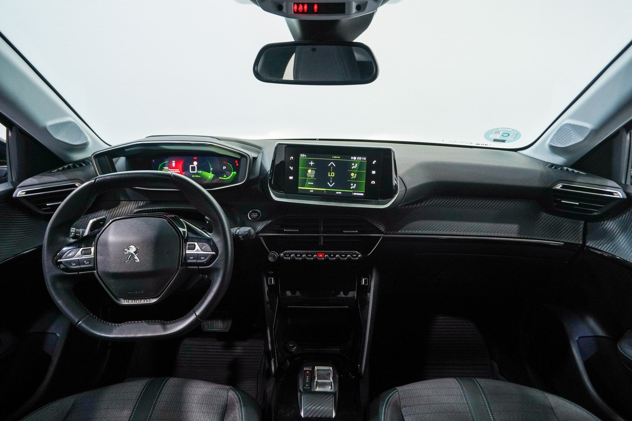 Peugeot 208 — photo 11