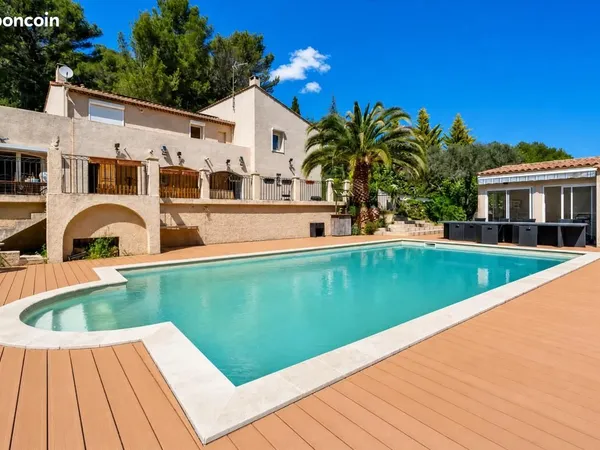 Maison 8 pièces 203 m²