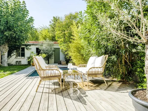 Vends maison - 144 m² - 4 pièces, 3 chambres - Bordeaux 33200