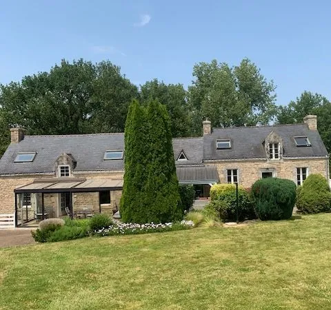 2 maisons independantes sur 1600 m2