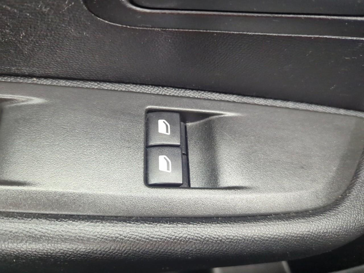 Peugeot 208 puretech 75 s&s bvm5 like — photo 20