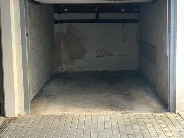 Garage fermé à louer