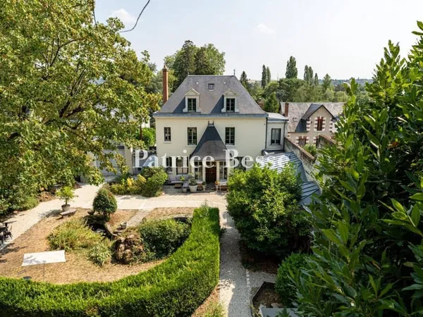 Maison 10 pièces 900 m²