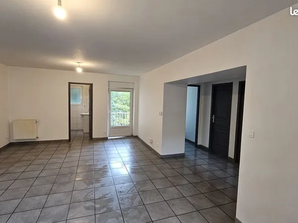 Appartement 3 pièces 65m2 RDC