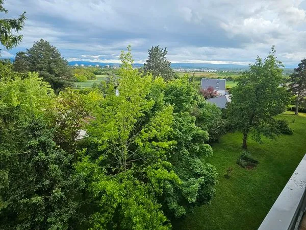 Bel appartement 4 pièces / 3 chambres de 97m² entièrement rénové avec grand balcon