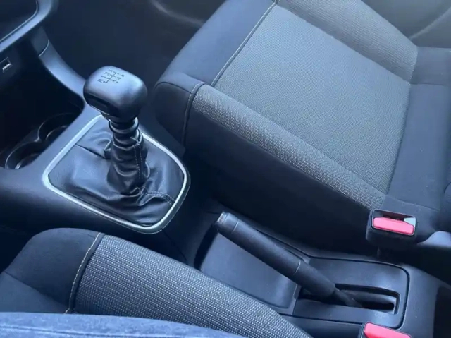 Citroën C3 1.2 puretech 110ch s&amp;s shine 120-123g — photo 8
