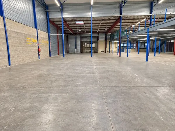 À louer : entrepôt de 449 m² avec bureau en option