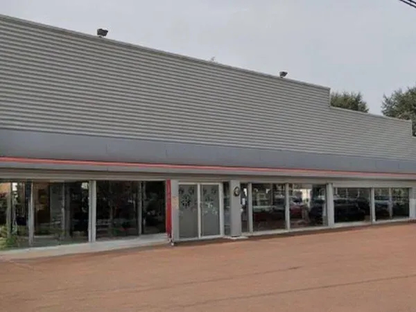 Local commercial 900 m²