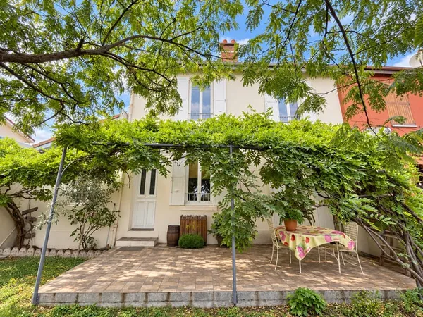MAISON DE VILLE 4 Pièces avec TERRASE et JARDIN - STUDIO in