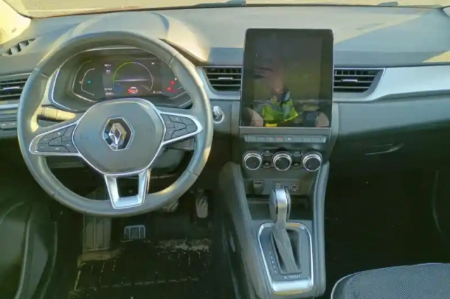 Renault Captur e-tech 145 - 21 — photo 14