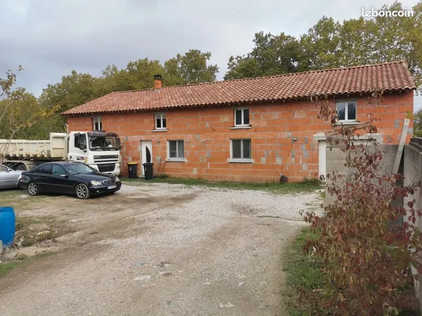 Maison 300m2 terrain 1400m2