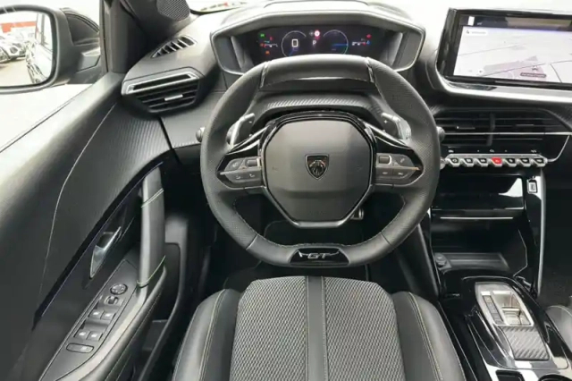 Peugeot 208 hybrid 110 e-dcs6 — photo 13