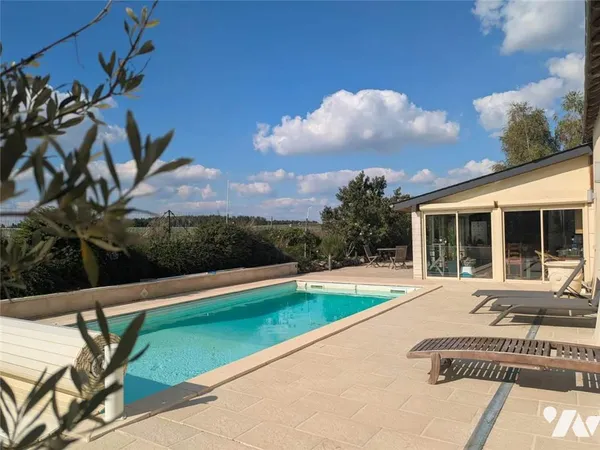Maison 7 pièces 235 m²