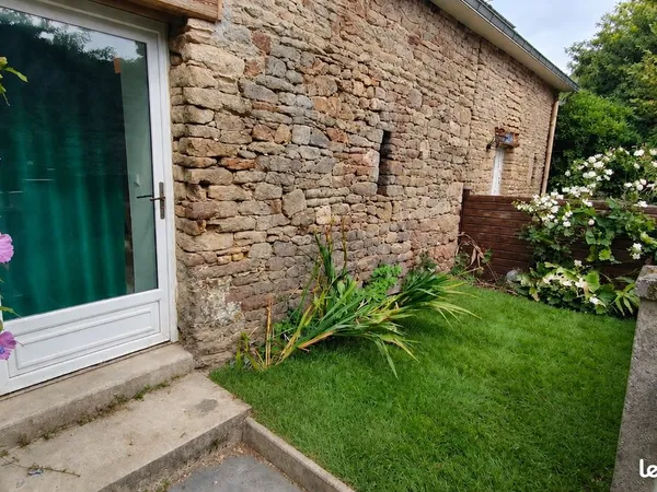 Maison de 35 m² habitables (50 m² au sol) - Jardinet et parking - Quimperlé Kervidanou